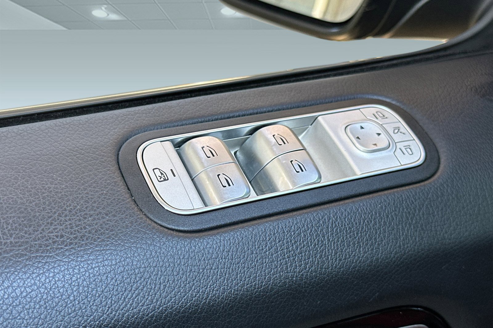 Used 2023 Mercedes-Benz G 550 image 12