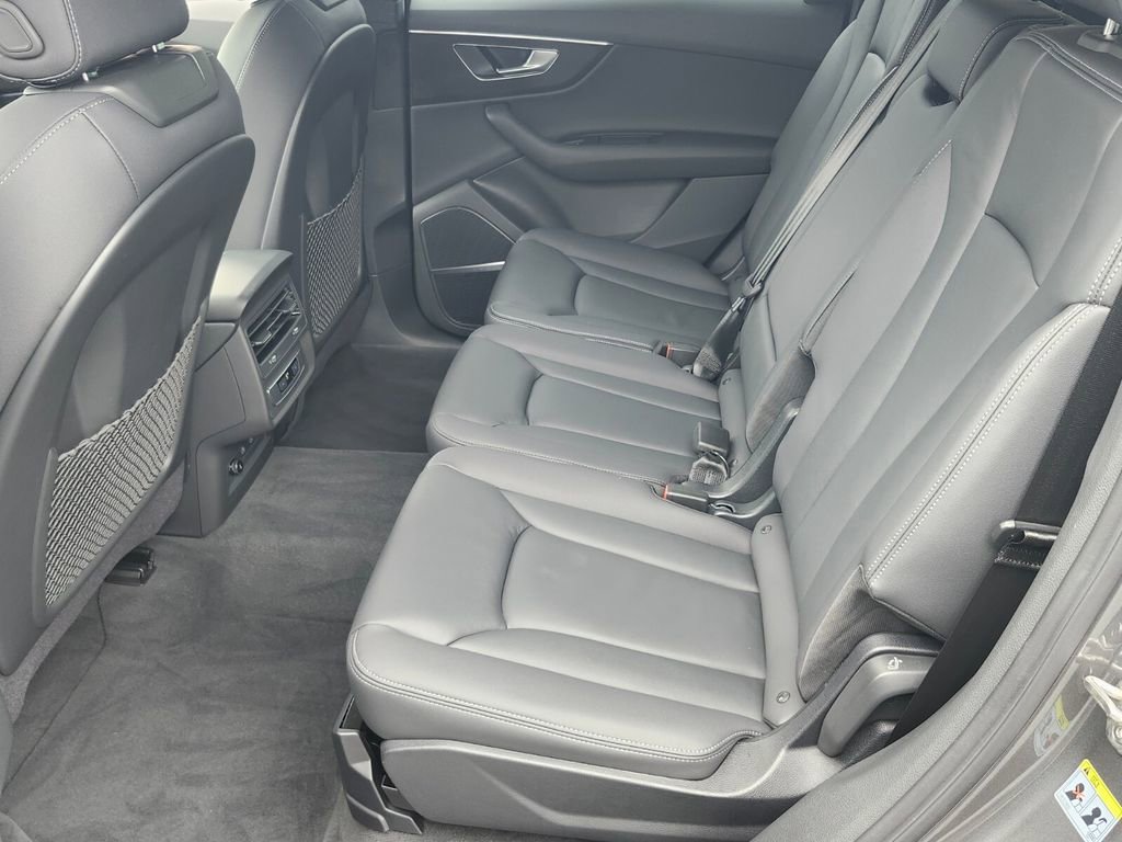 Certified 2025 Audi Q7 2.0T Premium w/ Convenience Plus Package image 13