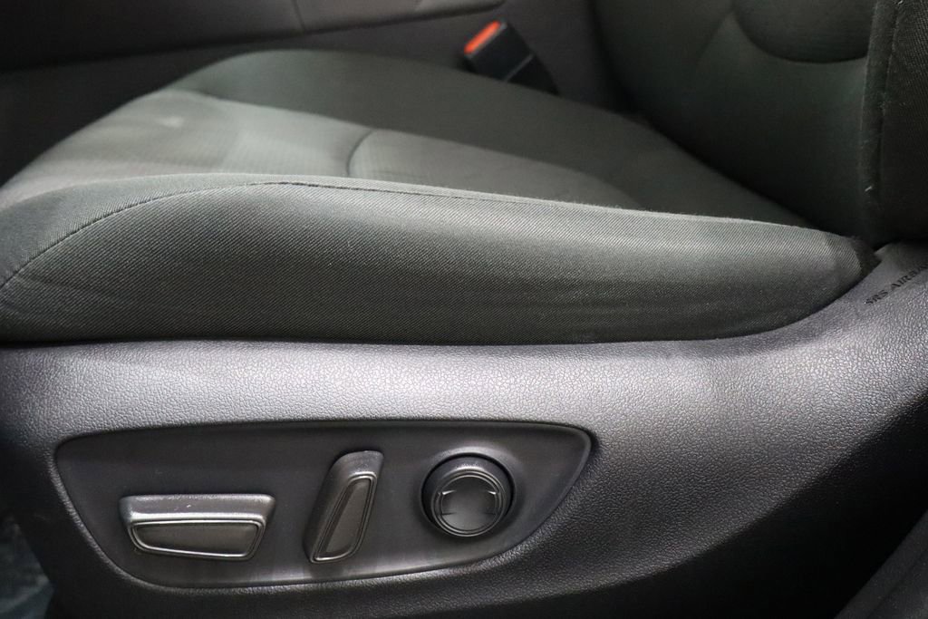 Used 2022 Toyota RAV4 XLE image 19