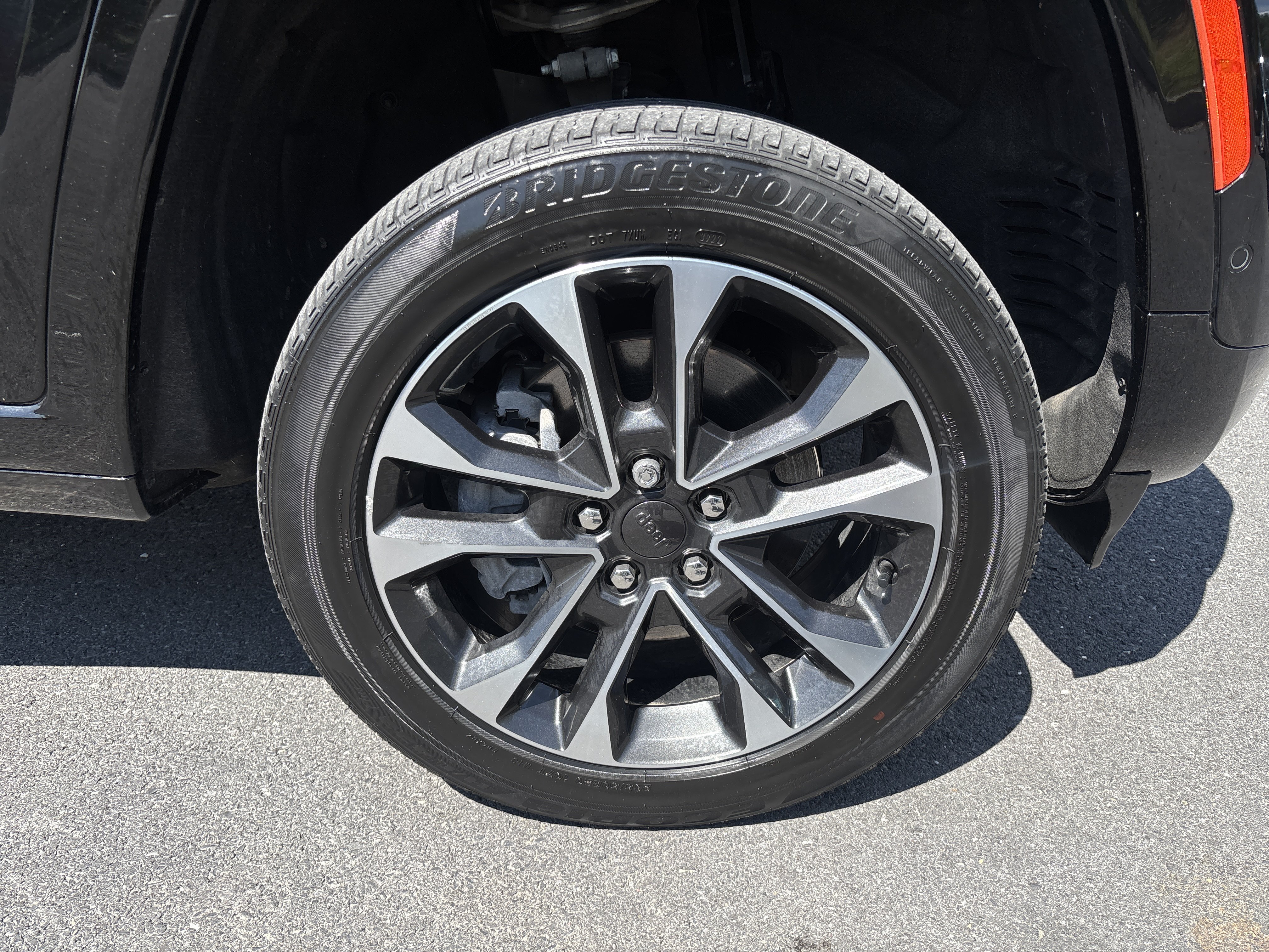 Used 2023 Jeep Grand Cherokee L Overland w/ Advanced Protech Group III AWD/4WD image 18