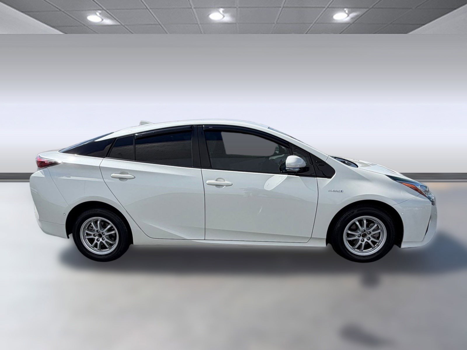 Used 2017 Toyota Prius Three image 8