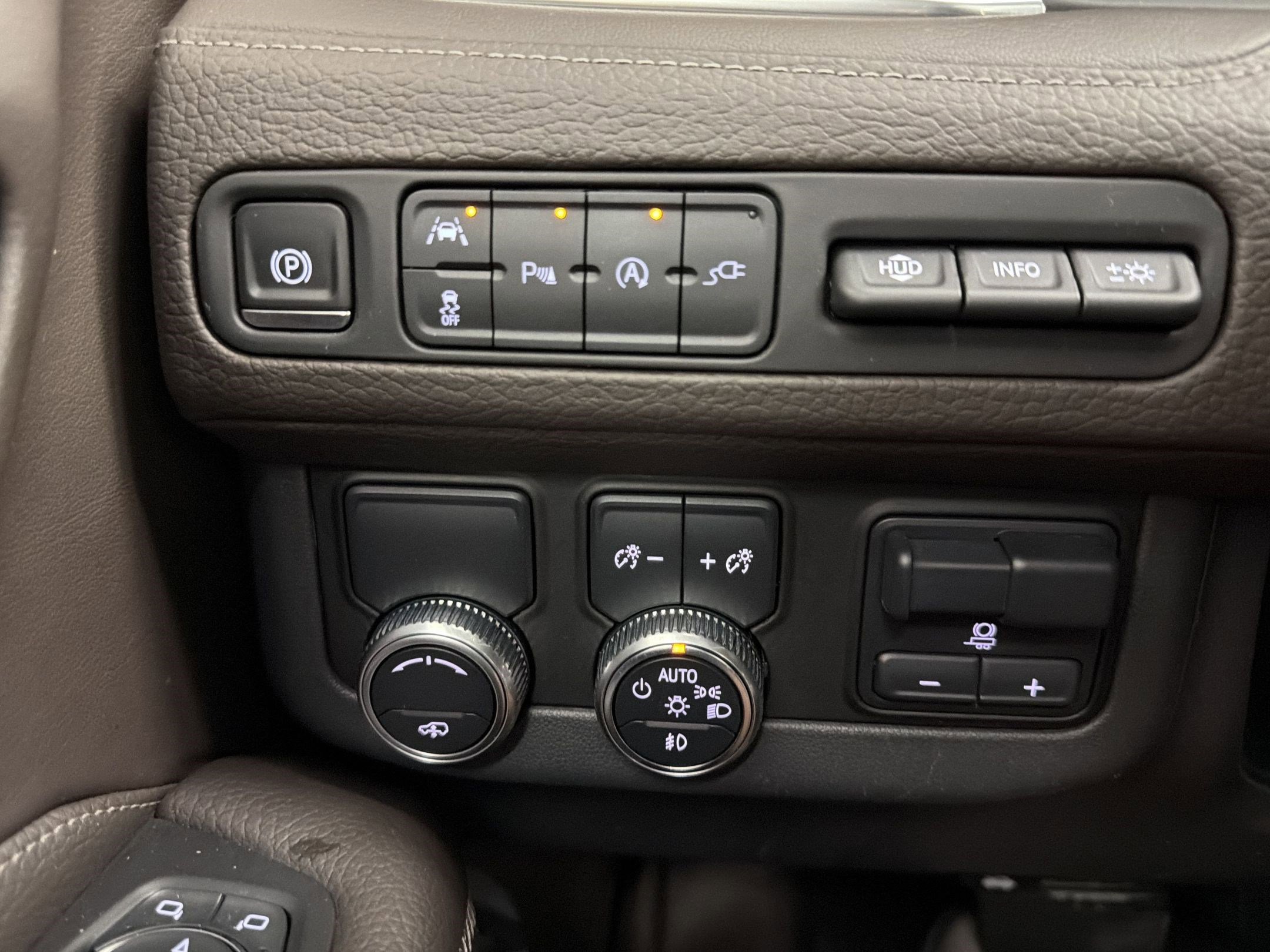 Used 2021 GMC Yukon XL Denali w/ Denali Ultimate Package RWD image 18