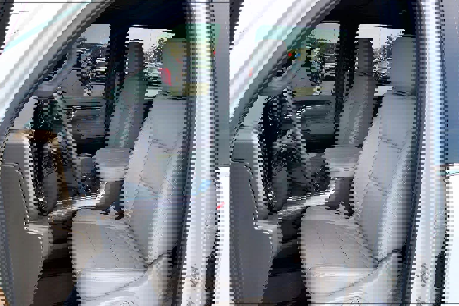 Used 2025 Chevrolet Silverado 2500 LTZ w/ LTZ Premium Package image 8