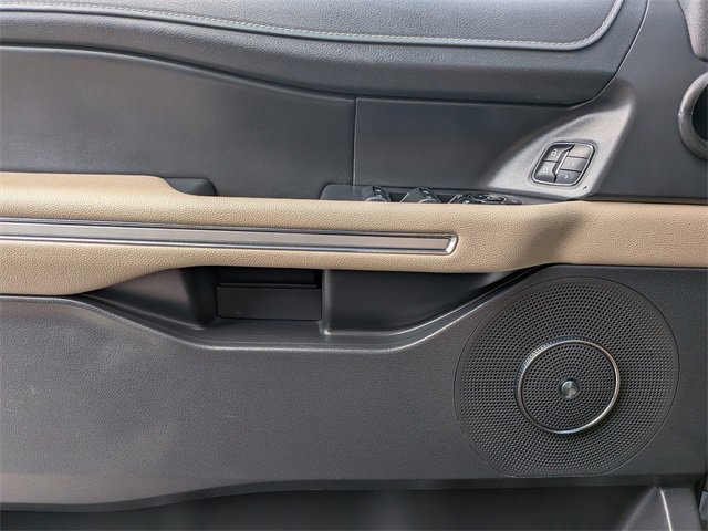 Used 2024 Ford Expedition Limited image 11