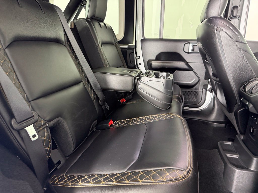 Used 2021 Jeep Wrangler Unlimited Sahara AWD/4WD image 32