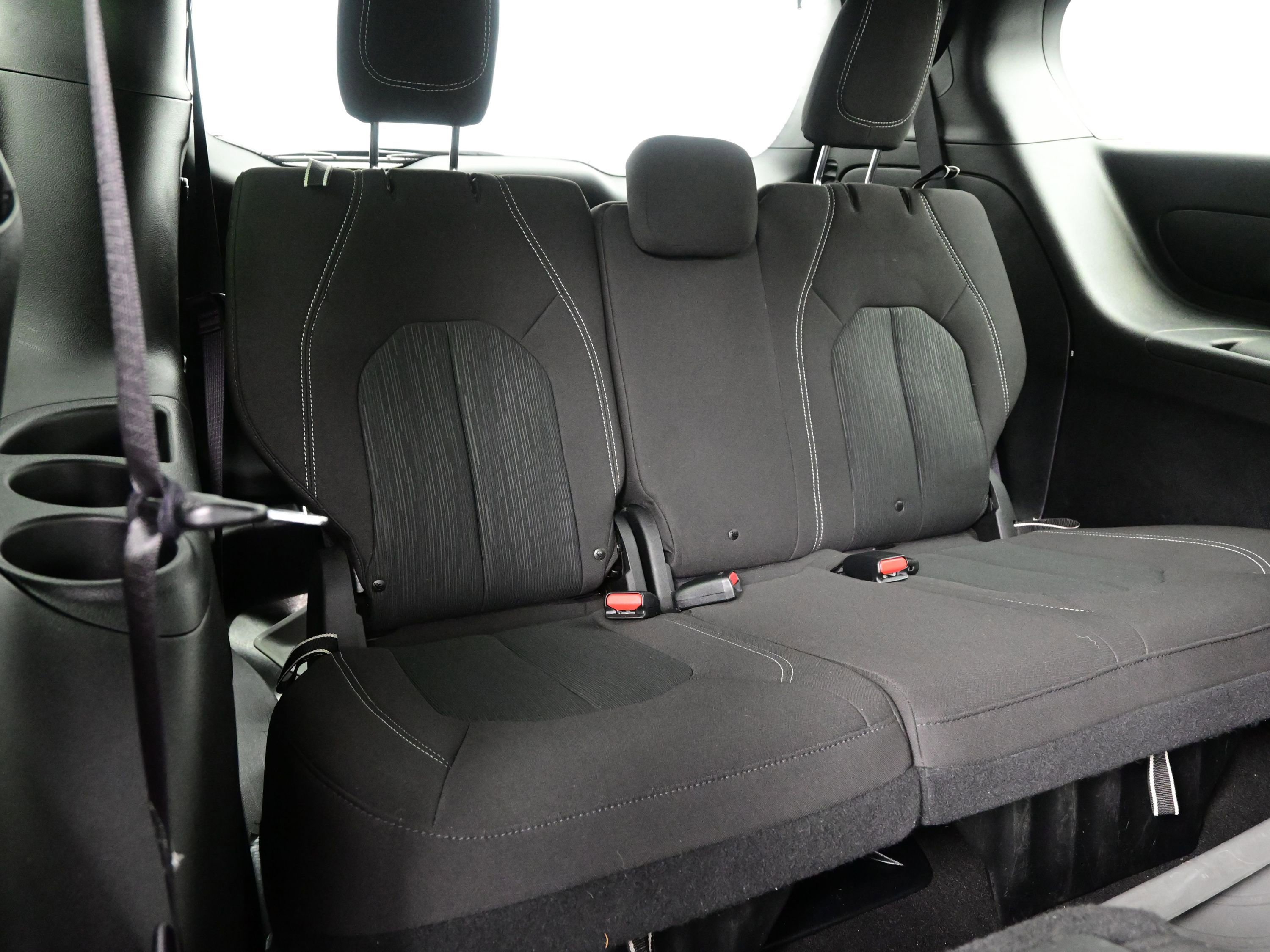 Used 2021 Chrysler Pacifica Touring w/ Uconnect Theater Family Group image 18