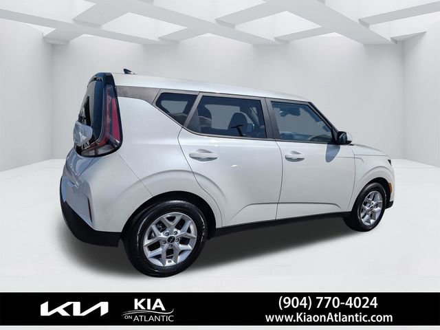 Used 2025 Kia Soul LX w/ LX Technology Package FWD image 3