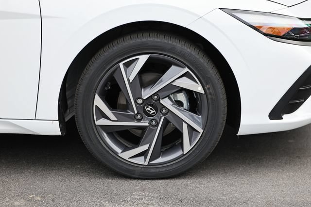 Certified 2025 Hyundai Elantra SEL FWD image 5