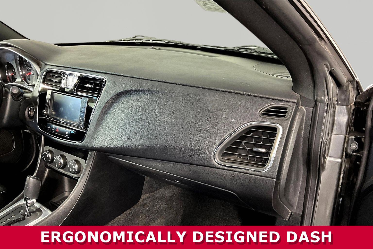 Used 2011 Chrysler 200 S FWD image 23