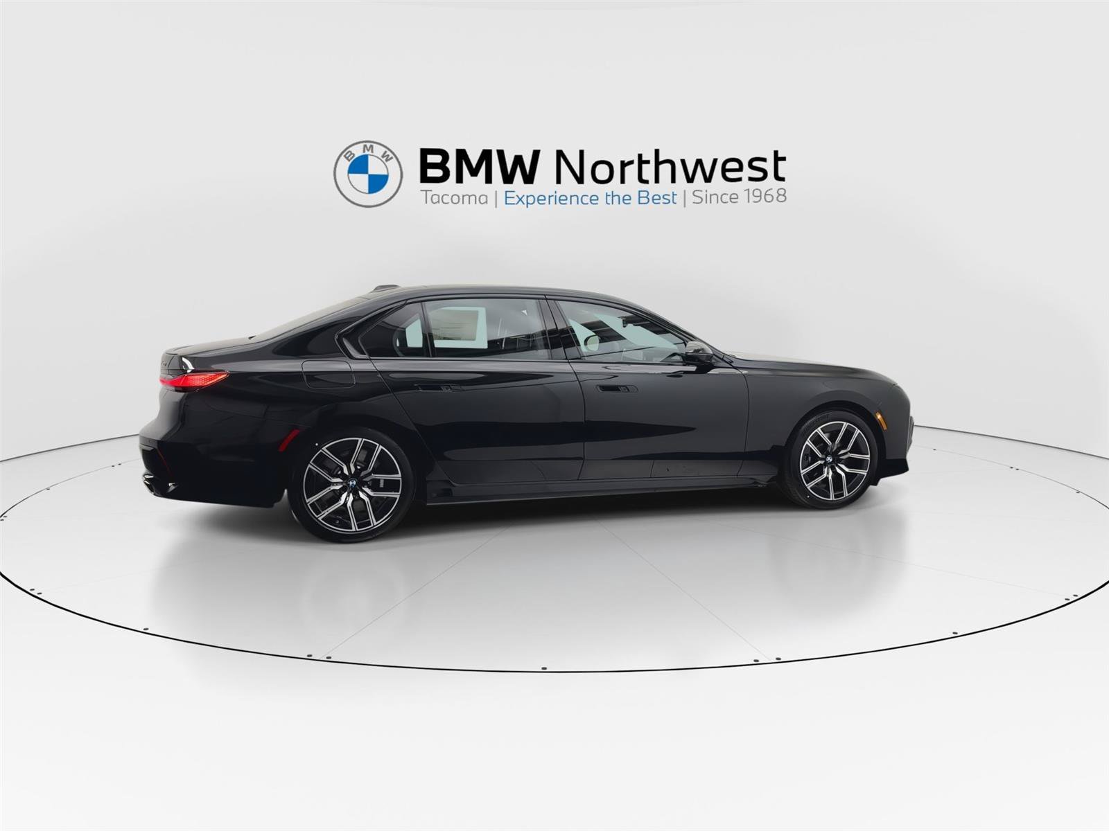 Used 2026 BMW 760i xDrive w/ Executive Package AWD/4WD image 4