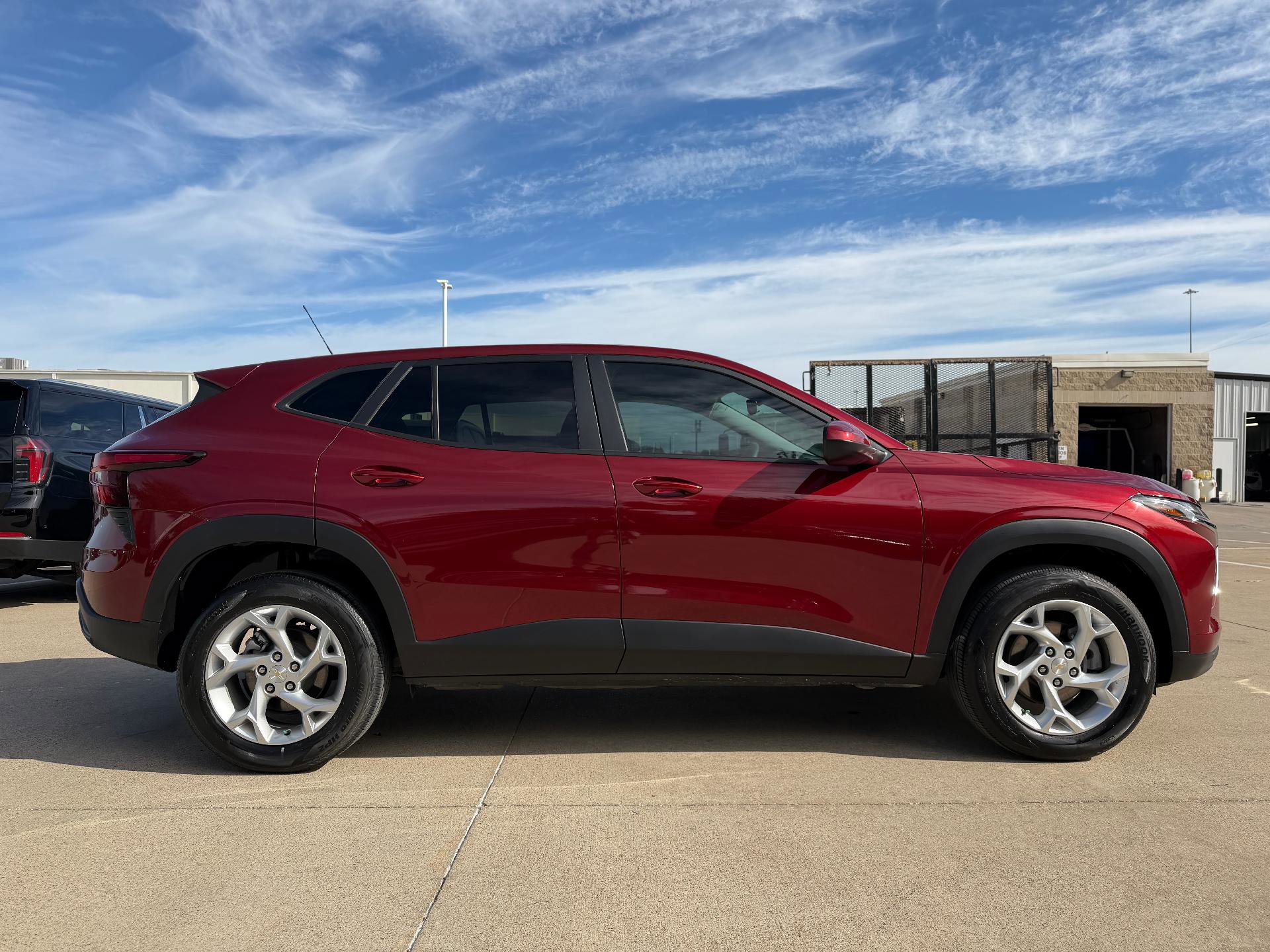 Used 2024 Chevrolet Trax LS w/ LS Convenience Package FWD image 4