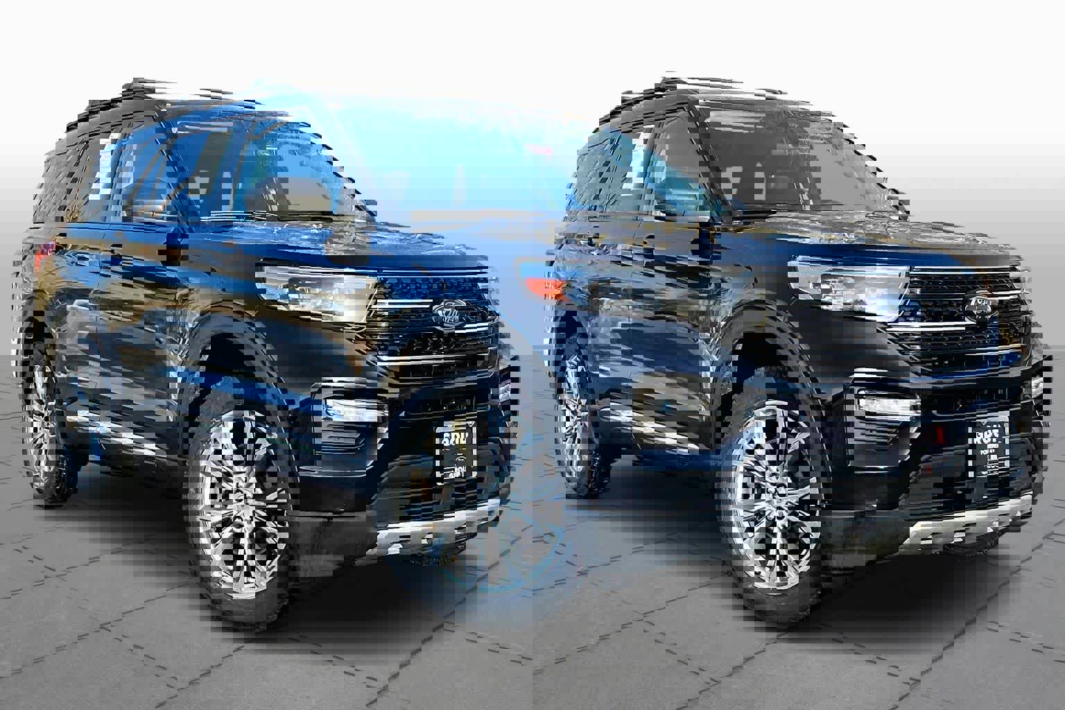 Used 2021 Ford Explorer XLT w/ Equipment Group 202A image 3