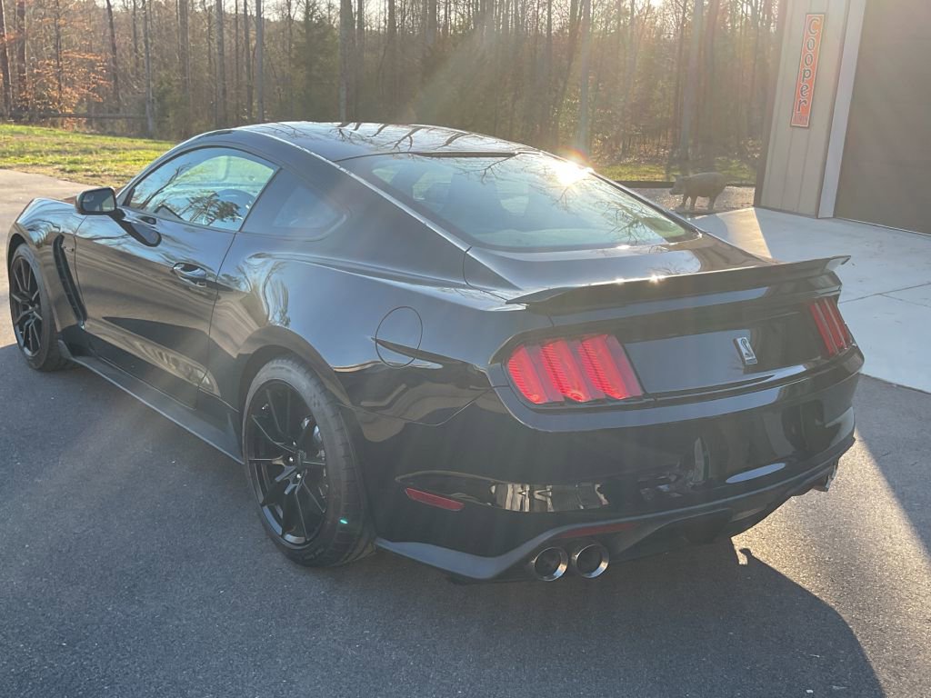Used 2016 Ford Mustang Shelby GT350 w/ Track Package image 6