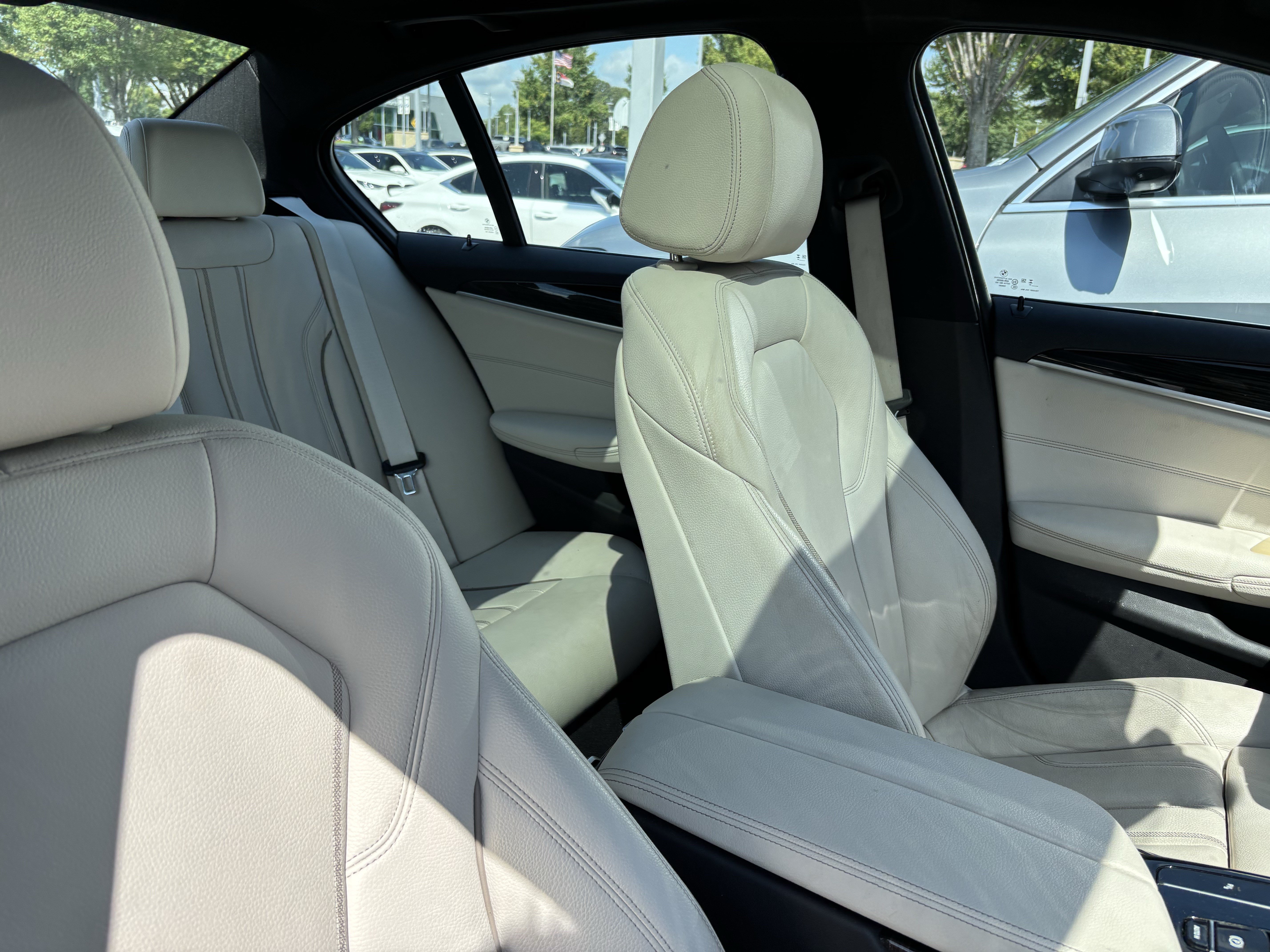 Used 2023 BMW 530i w/ Premium Package RWD image 34