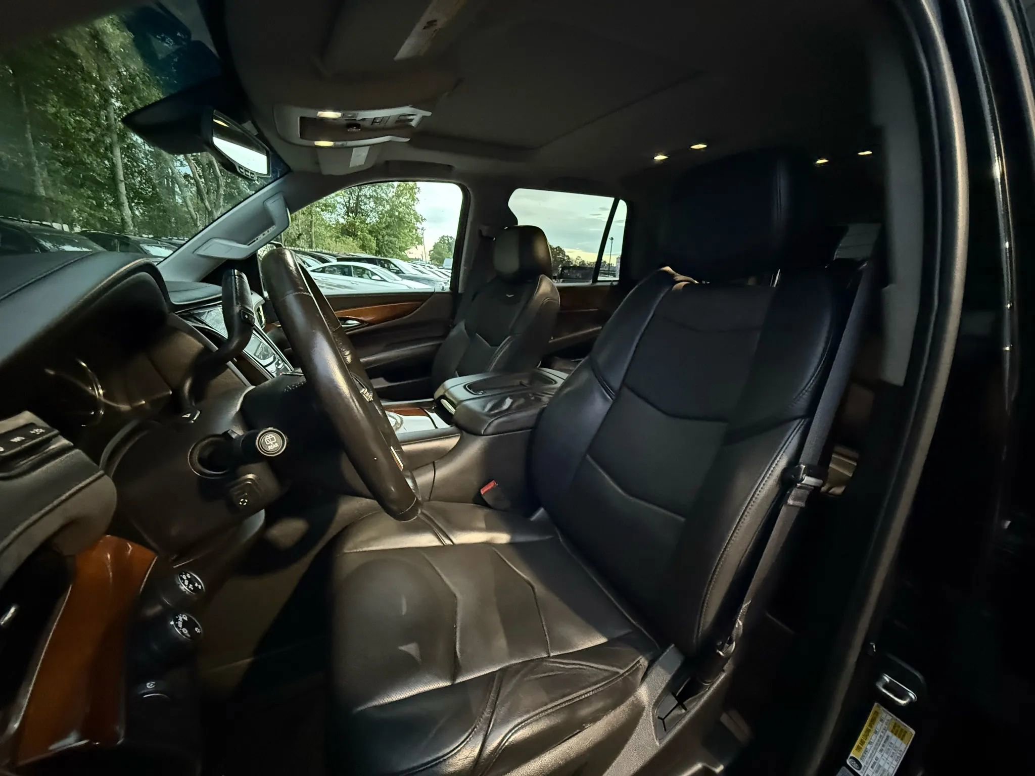 Used 2016 Cadillac Escalade Luxury image 12