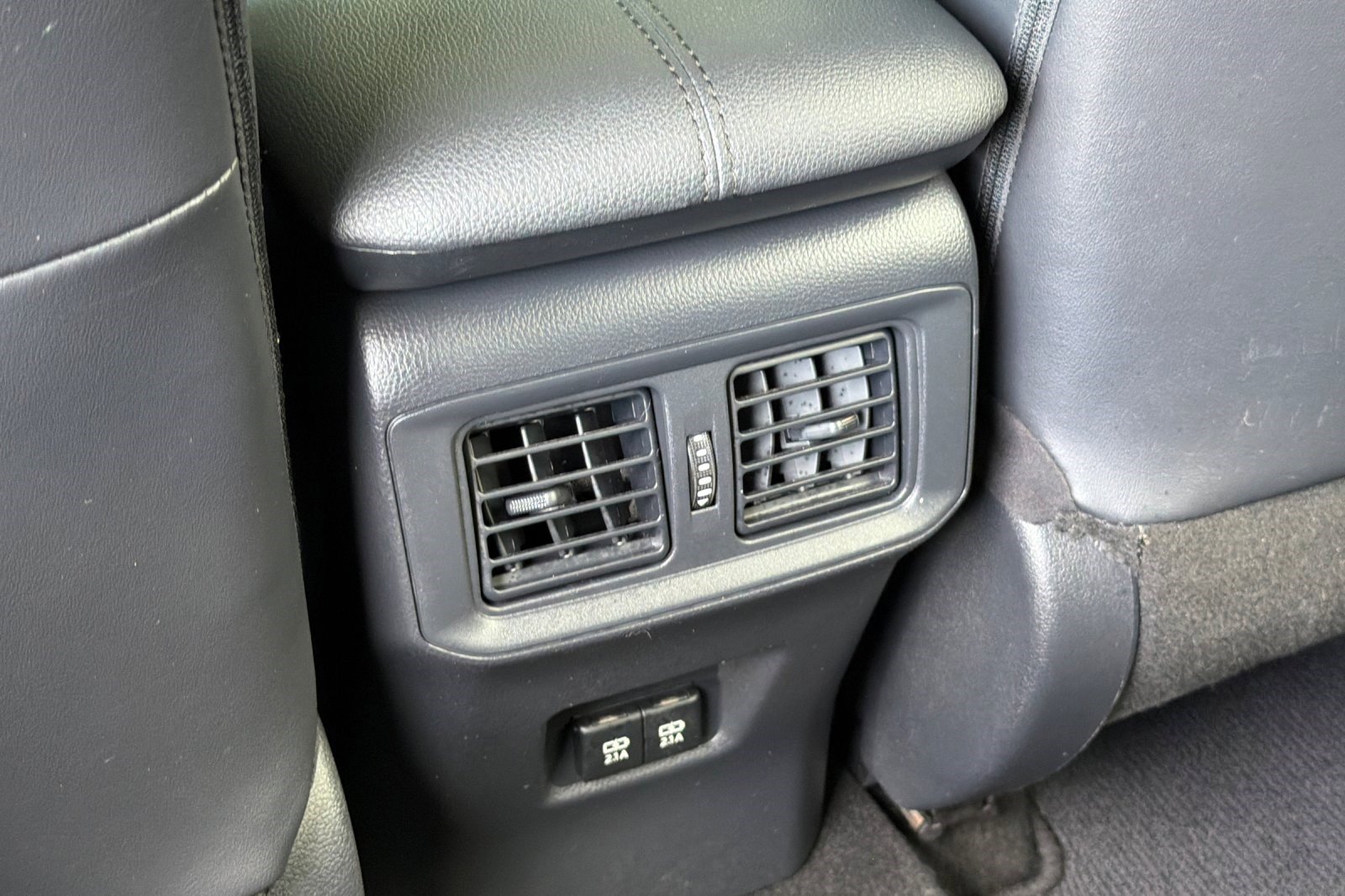 Used 2019 Toyota RAV4 Limited image 16