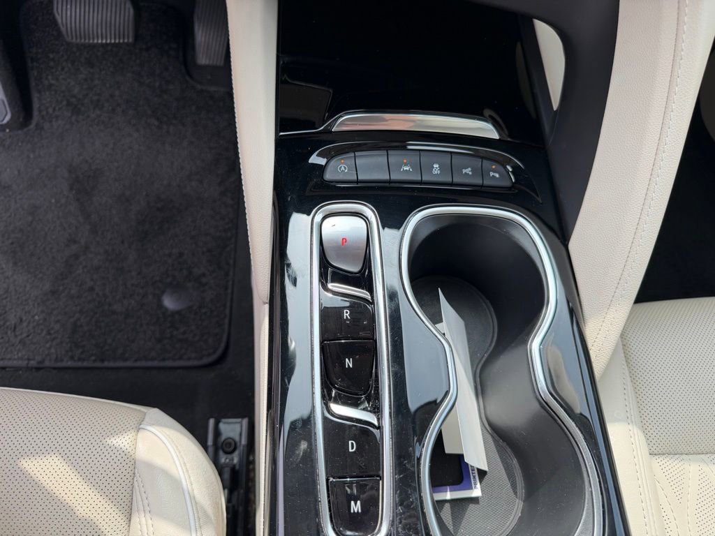 Used 2022 Buick Envision Avenir w/ Technology Package II FWD image 29