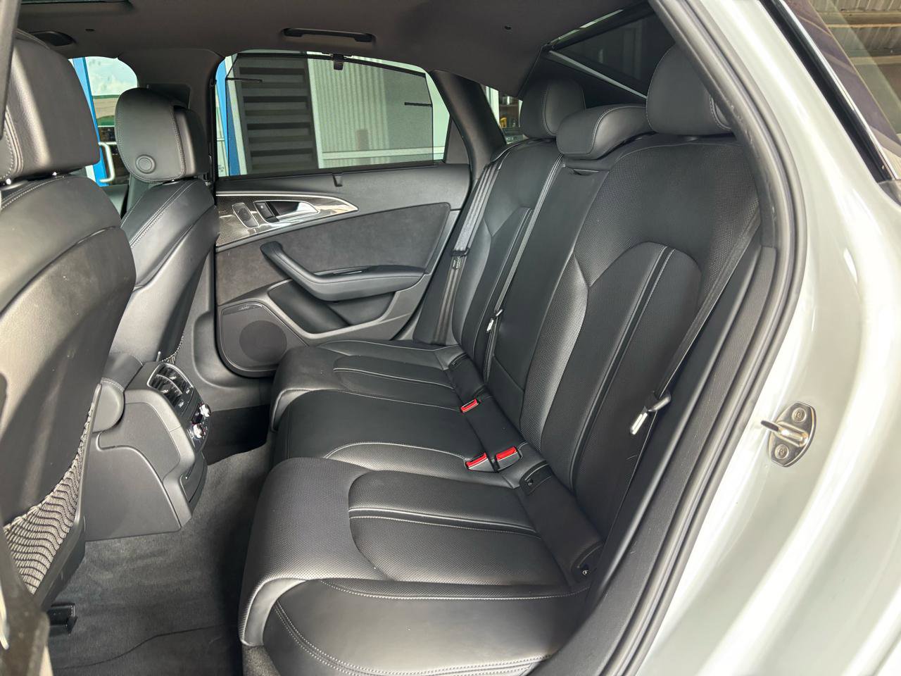 Used 2017 Audi S6 Prestige w/ Prestige Package image 24