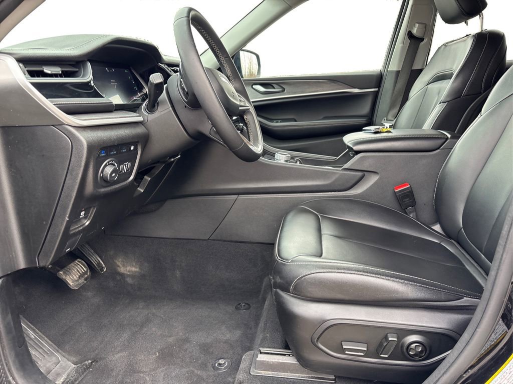 Used 2024 Jeep Grand Cherokee Limited 4xe image 9