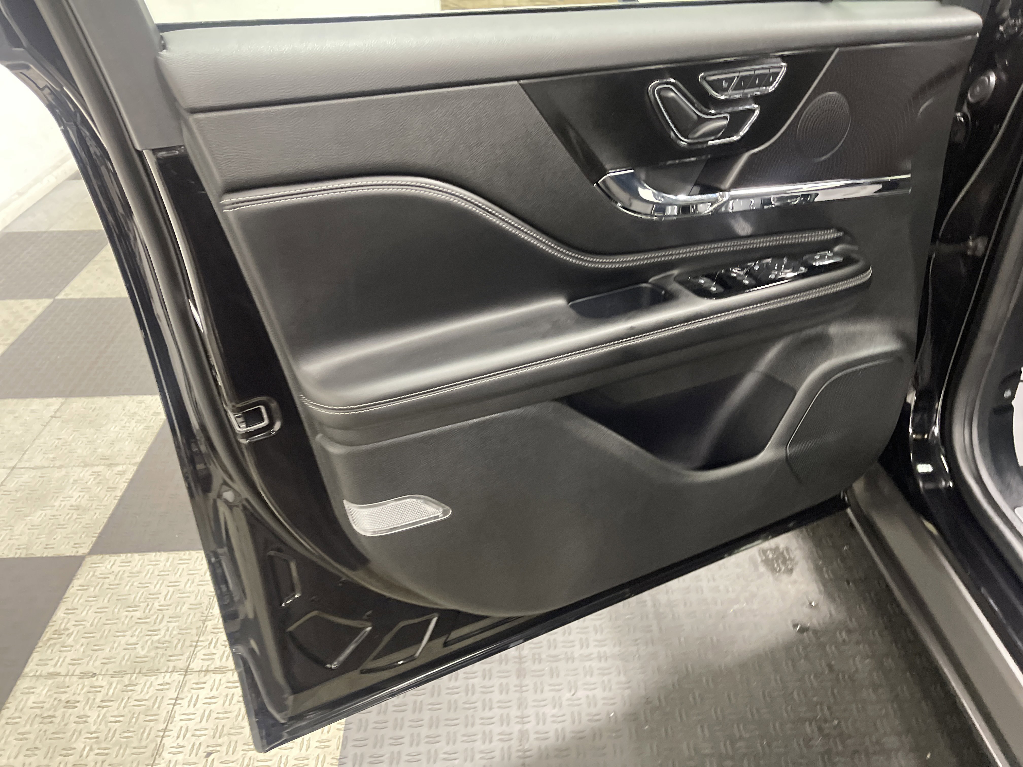 Used 2023 Lincoln Corsair FWD image 10