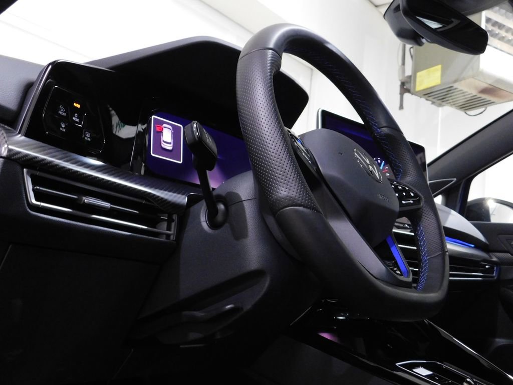 Used 2025 Volkswagen Golf R Black Edition image 31