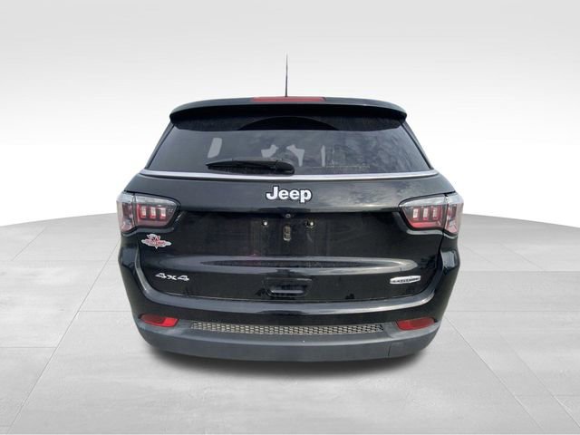 Used 2018 Jeep Compass Latitude w/ Popular Equipment Group AWD/4WD image 8
