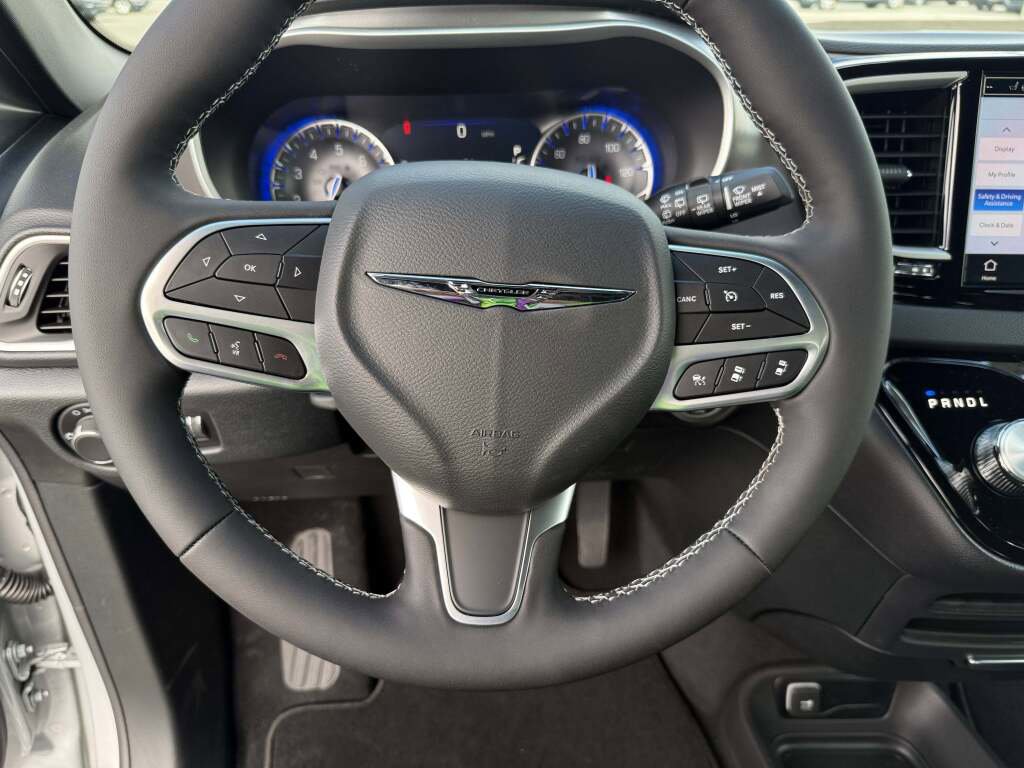 New 2026 Chrysler Voyager LX image 18