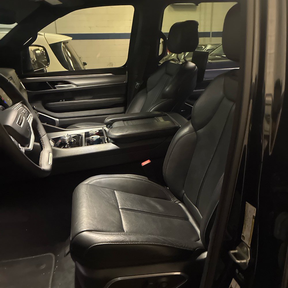 Used 2024 Jeep Wagoneer Series II w/ Convenience Group I AWD/4WD image 13