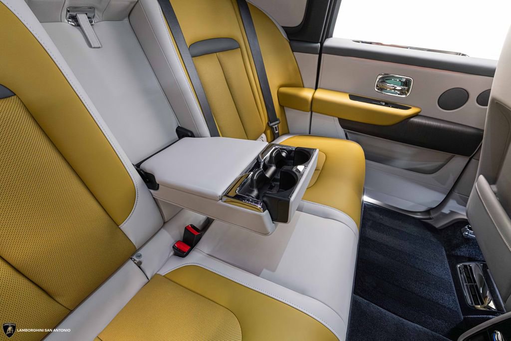 Used 2025 Rolls-Royce Cullinan w/ Dynamic Package image 34