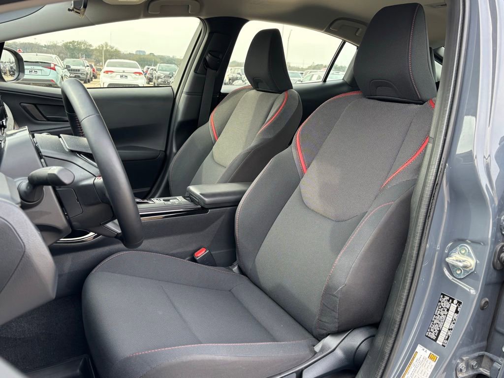 Used 2025 Toyota Prius Plug-In Hybrid image 10