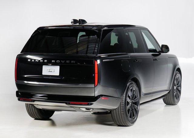 New 2025 Land Rover Range Rover SE image 2
