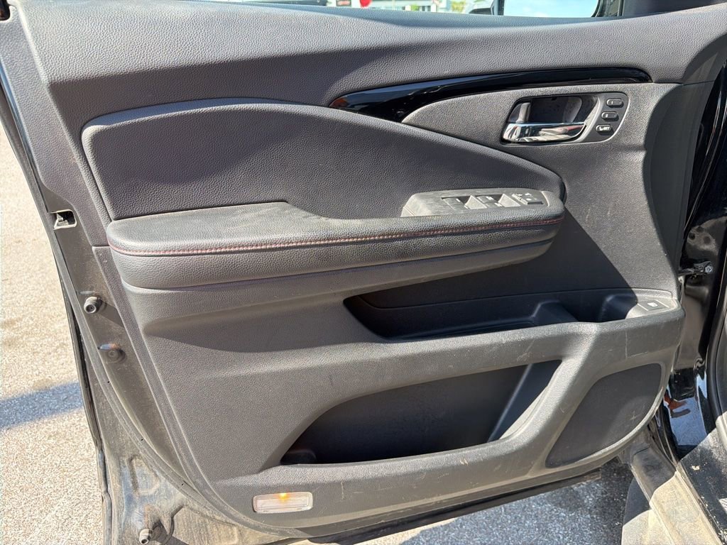 Used 2018 Honda Ridgeline Black Edition image 15