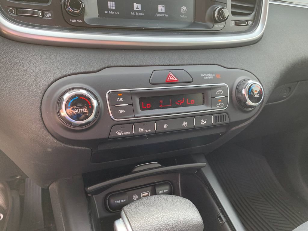 Used 2019 Kia Sorento FWD V6 image 26