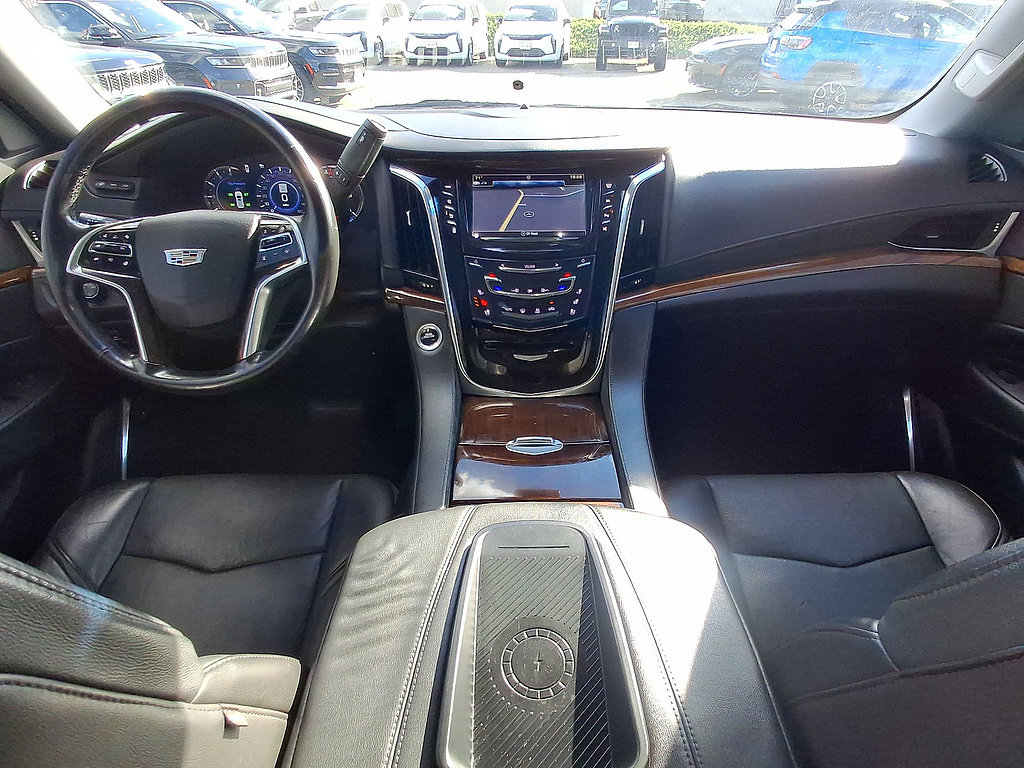 Used 2017 Cadillac Escalade Premium Luxury AWD/4WD image 10