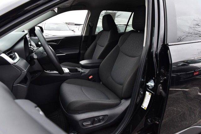 Used 2025 Toyota RAV4 XLE image 19
