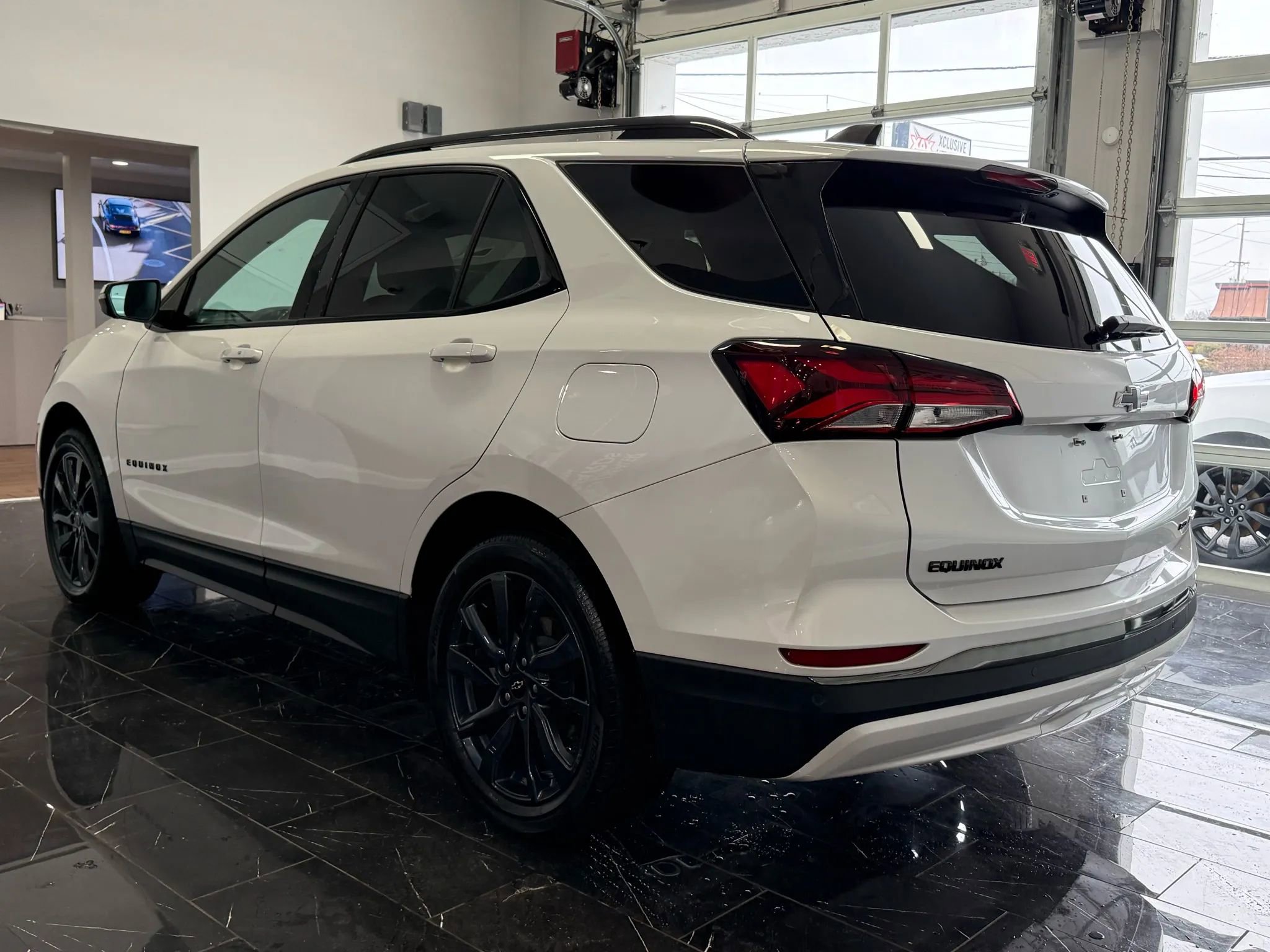 Used 2022 Chevrolet Equinox RS w/ Infotainment Package AWD/4WD image 4