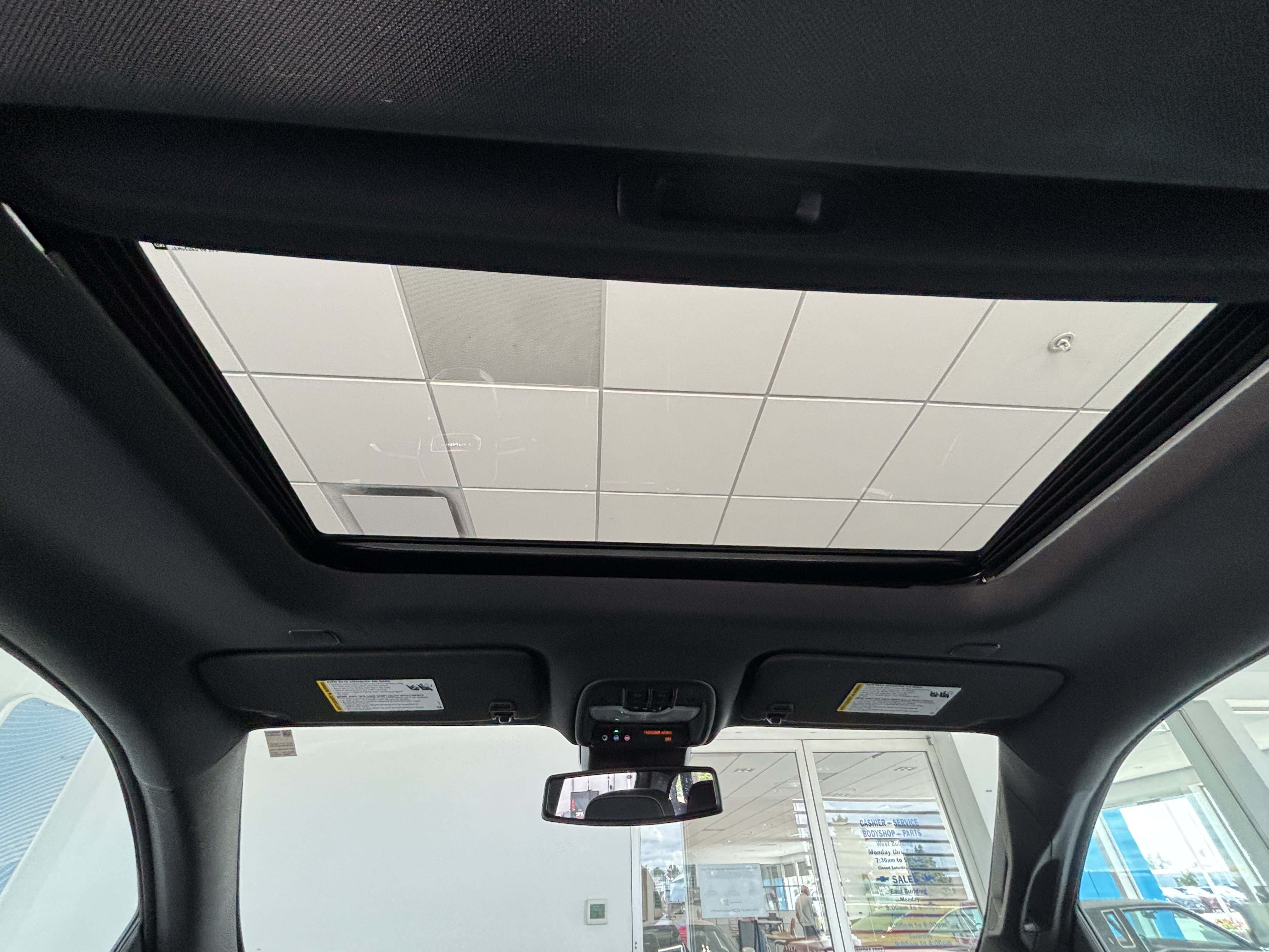 Used 2025 GMC Canyon Denali AWD/4WD image 4