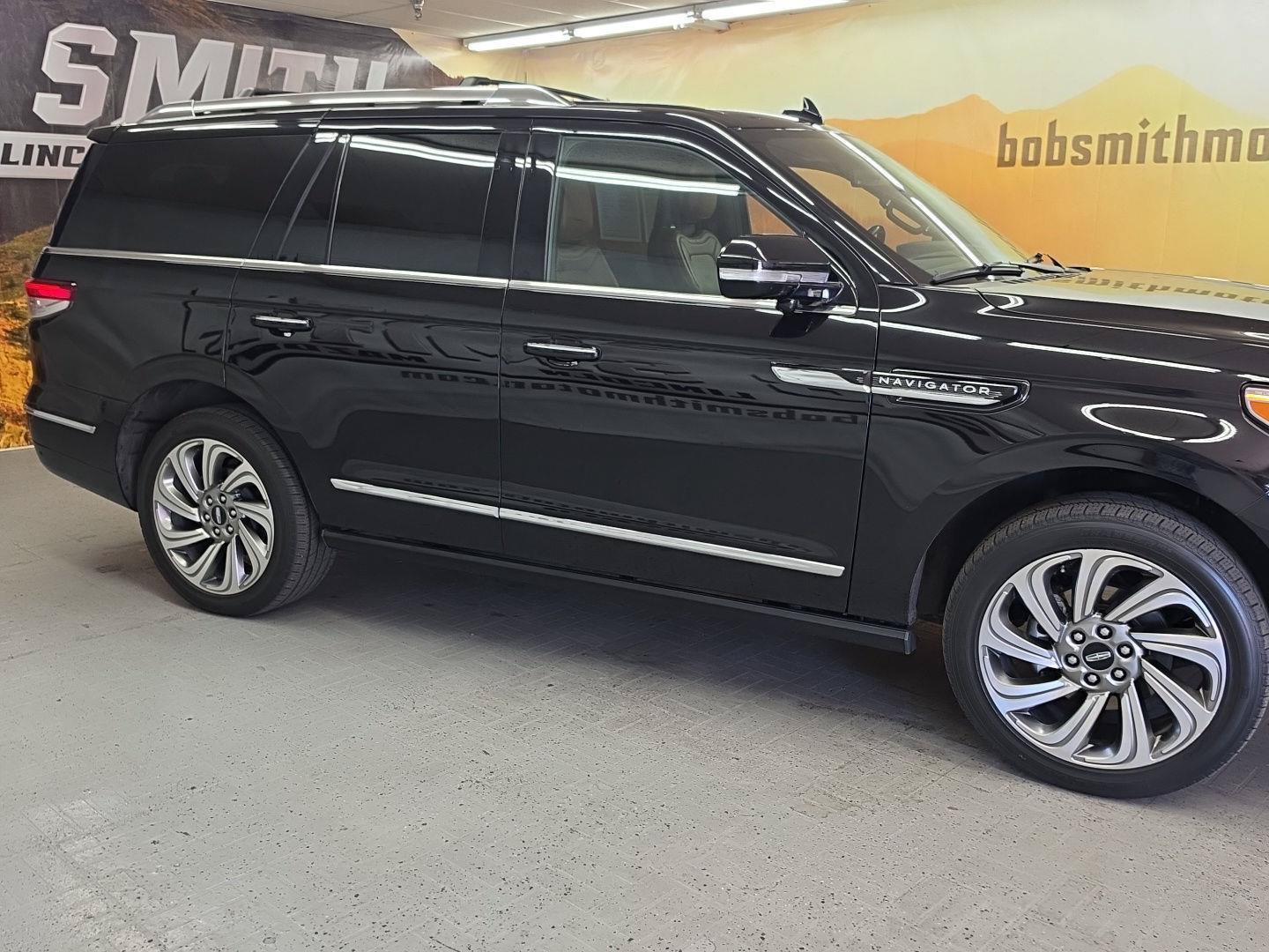 Used 2023 Lincoln Navigator Reserve AWD/4WD image 22