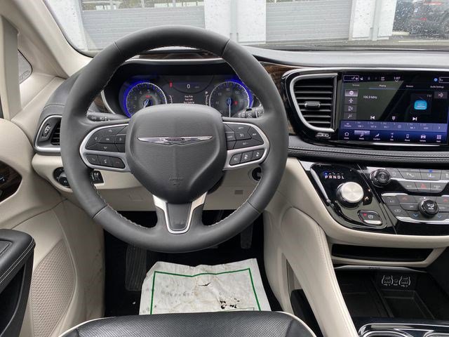 Certified 2024 Chrysler Pacifica Limited FWD image 28