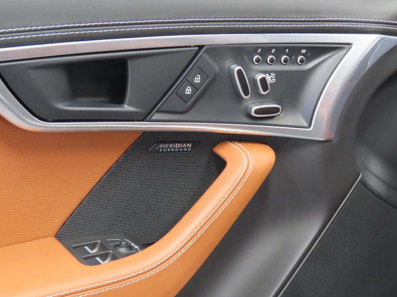 Used 2022 Jaguar F-TYPE R-Dynamic image 13