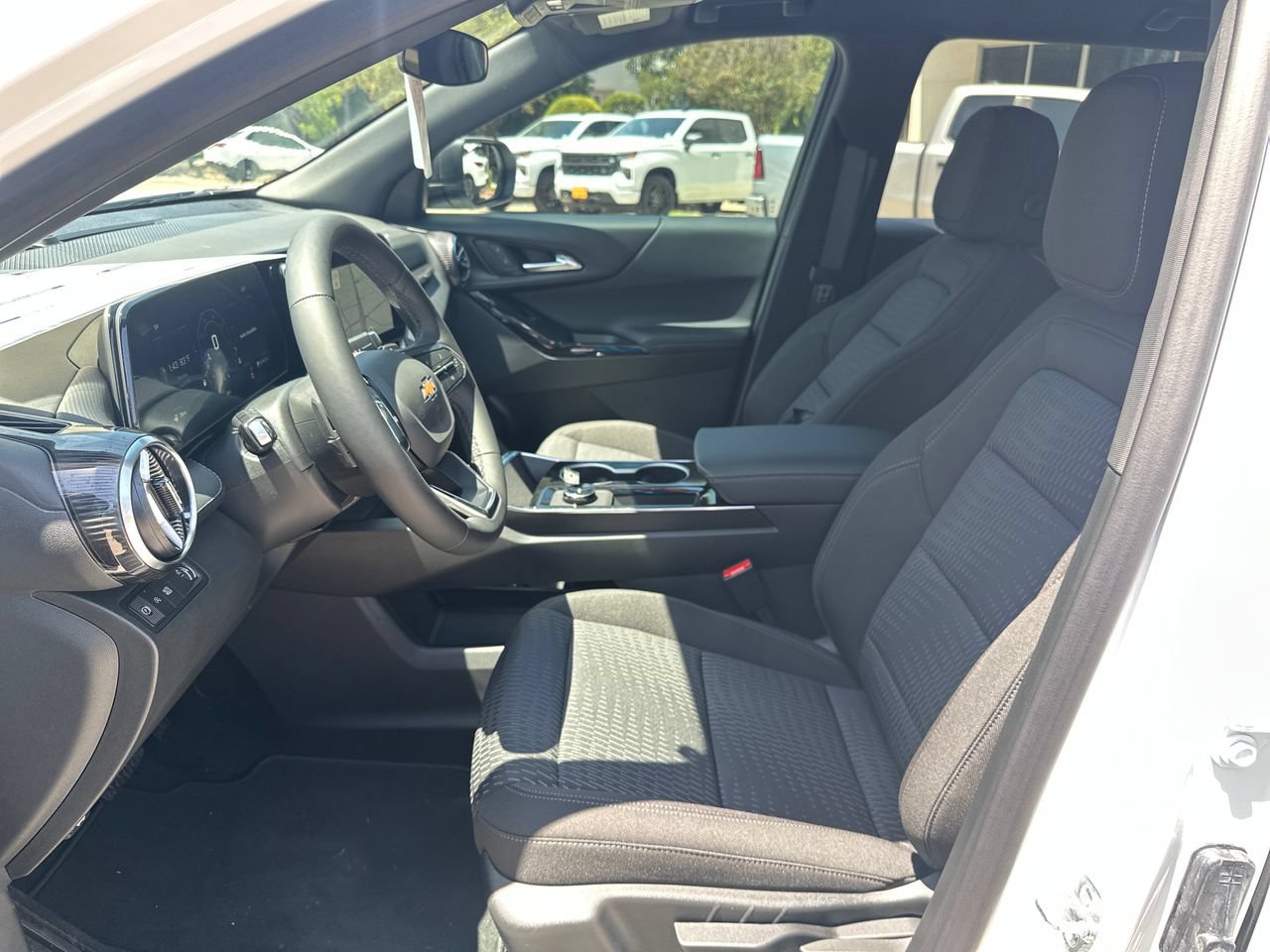 New 2027 Chevrolet Equinox LT FWD image 9