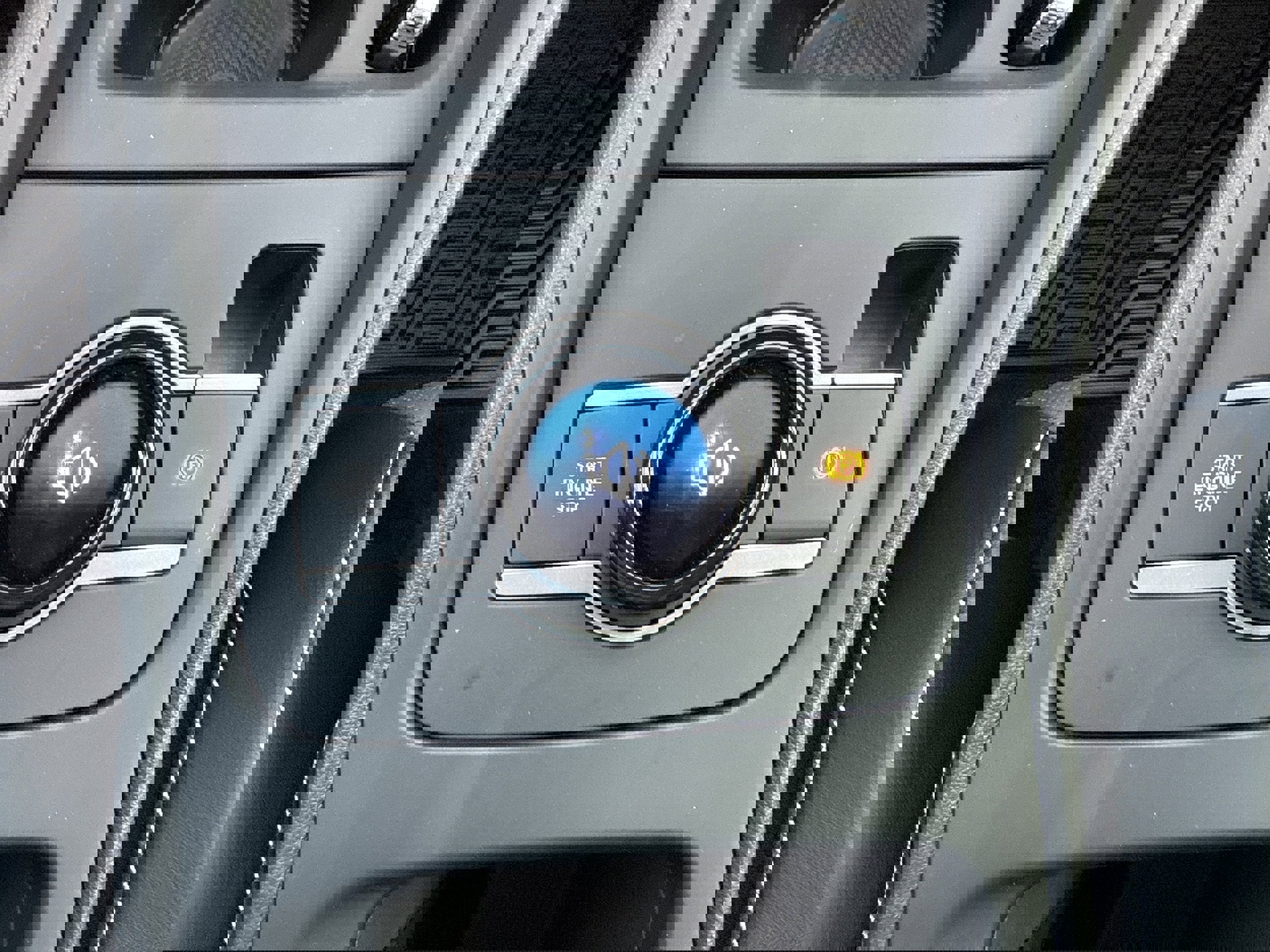 New 2025 Volkswagen Tiguan SE image 37