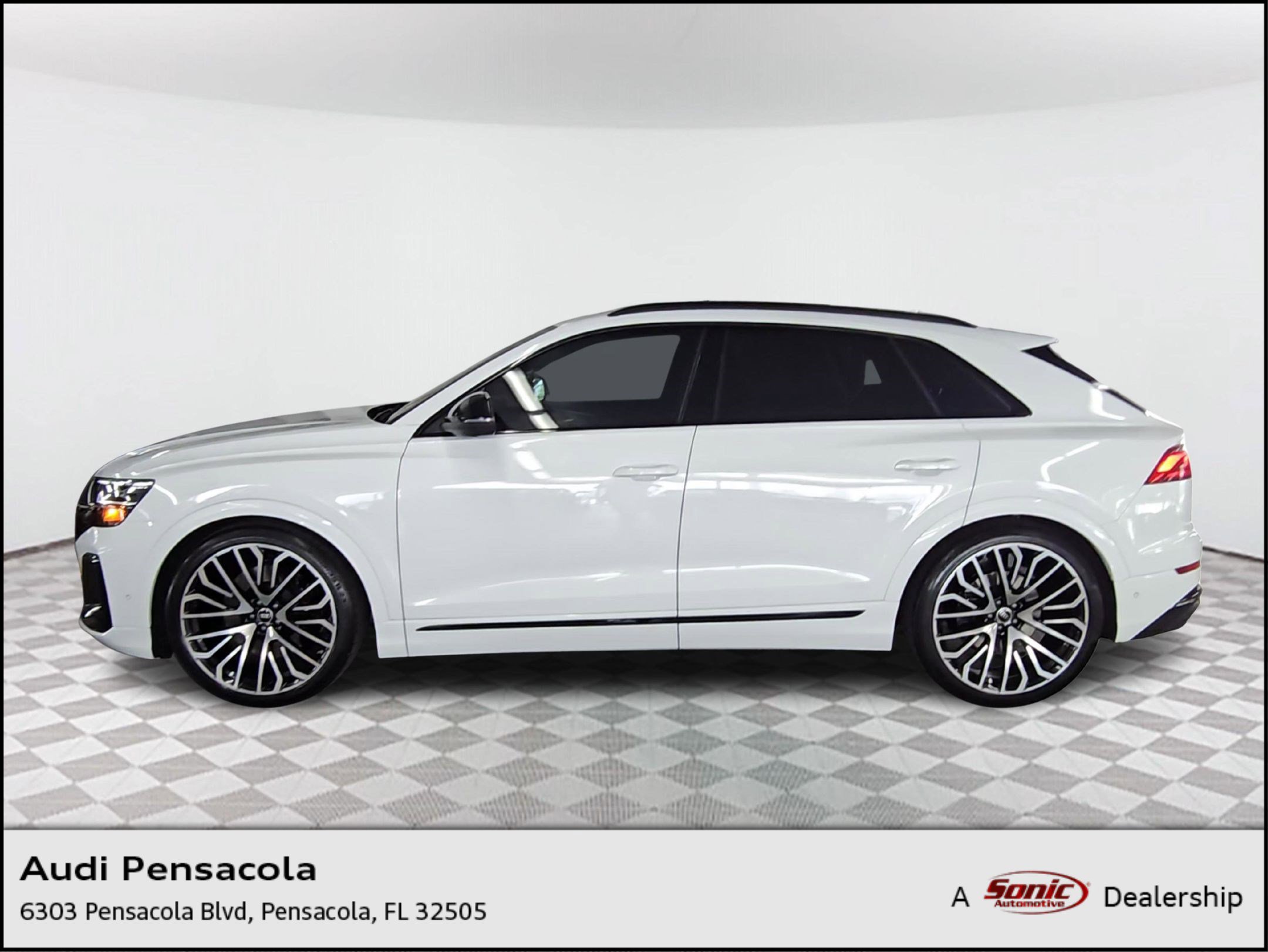New 2025 Audi SQ8 Prestige