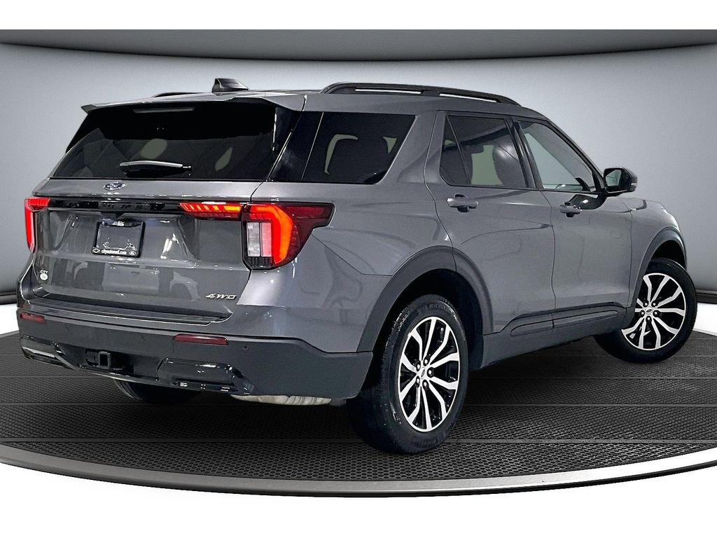 Used 2025 Ford Explorer ST-Line image 15