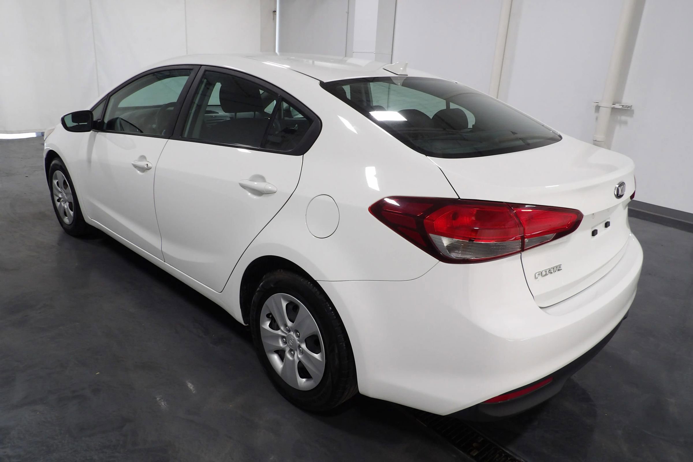 Used 2017 Kia Forte LX image 6