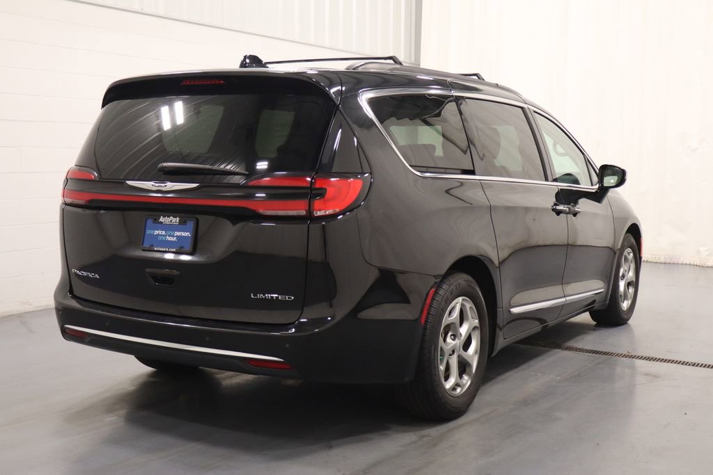 Used 2023 Chrysler Pacifica Limited image 9