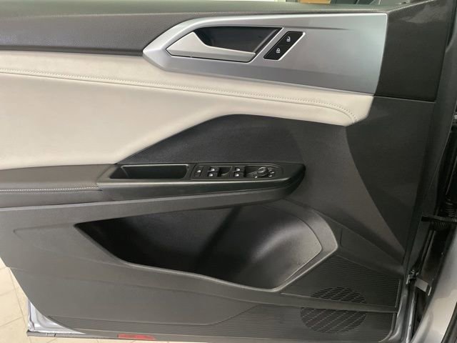 Certified 2025 Volkswagen Taos SE w/ Panoramic Sunroof Package AWD/4WD image 25