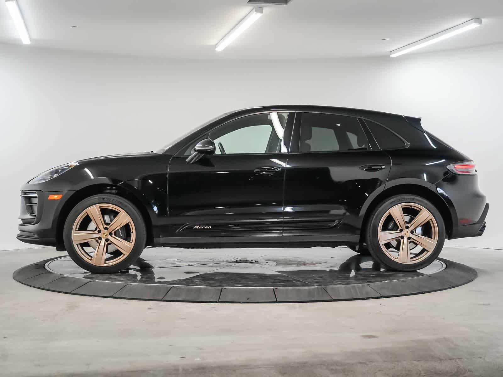 Certified 2023 Porsche Macan AWD/4WD image 2