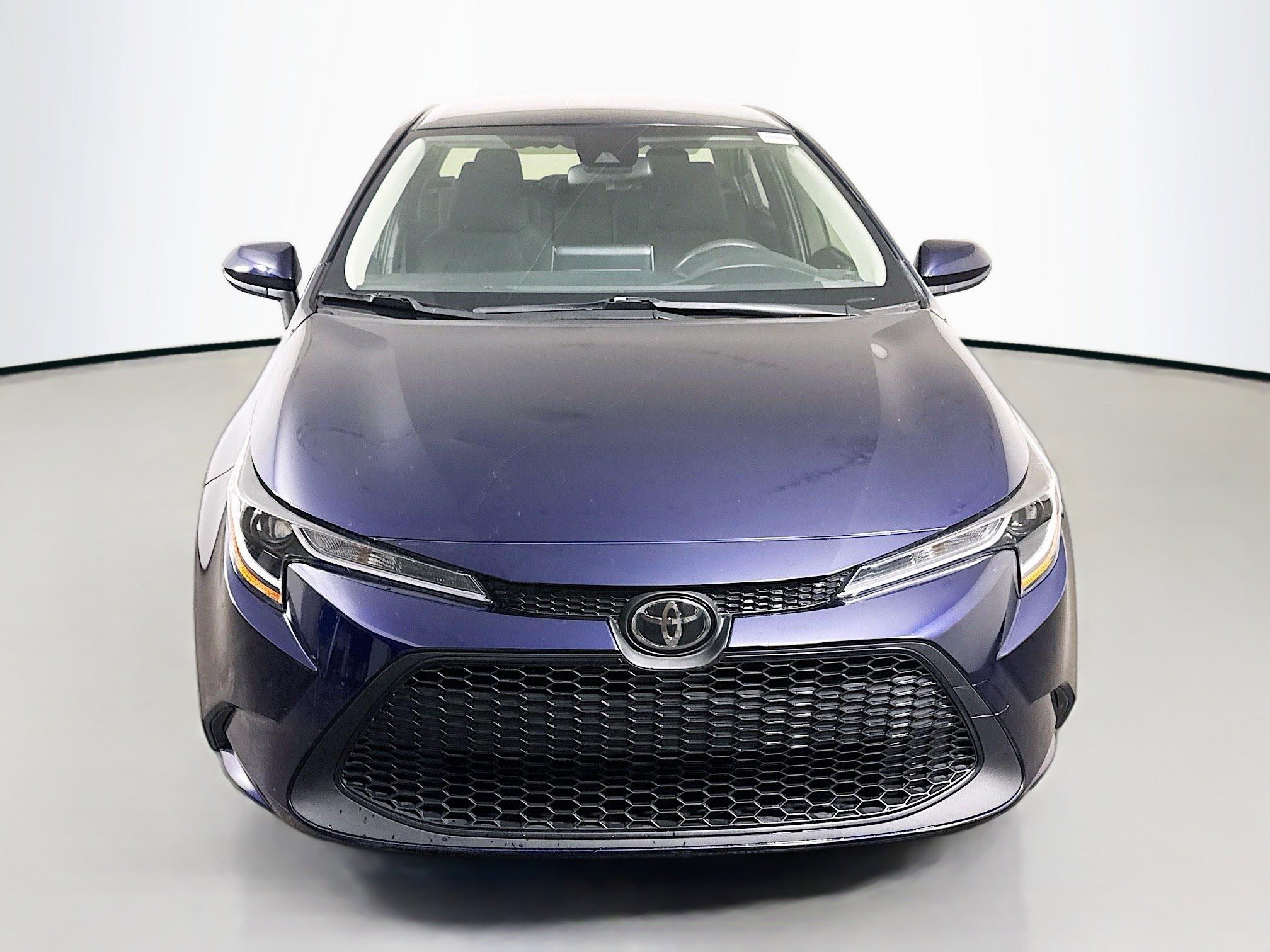 Used 2021 Toyota Corolla LE image 2