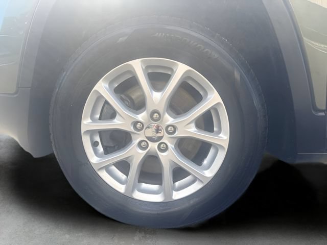 Used 2018 Jeep Cherokee Latitude Plus w/ Comfort/Convenience Group AWD/4WD image 34
